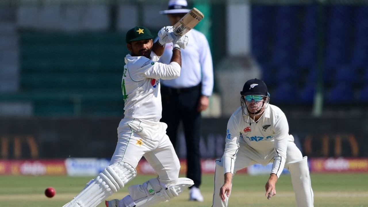 Sarfaraz Ahmed punches one on the back foot, Pakistan vs New Zealand, 2nd Test, Karachi, 3rd day, January 4, 2023