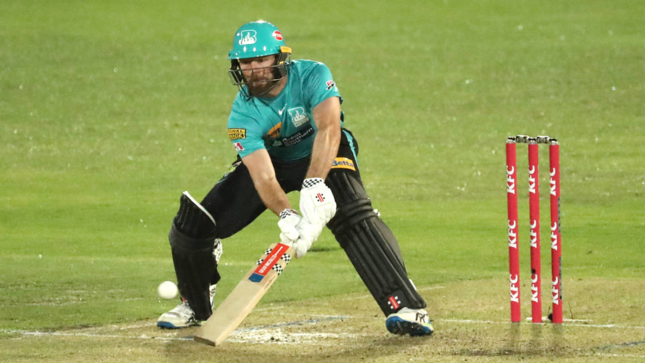Michael Neser gets into position to play a scoop, Sydney Sixers vs Brisbane Heat, BBL 2022-23, Sydney, January 4, 2023