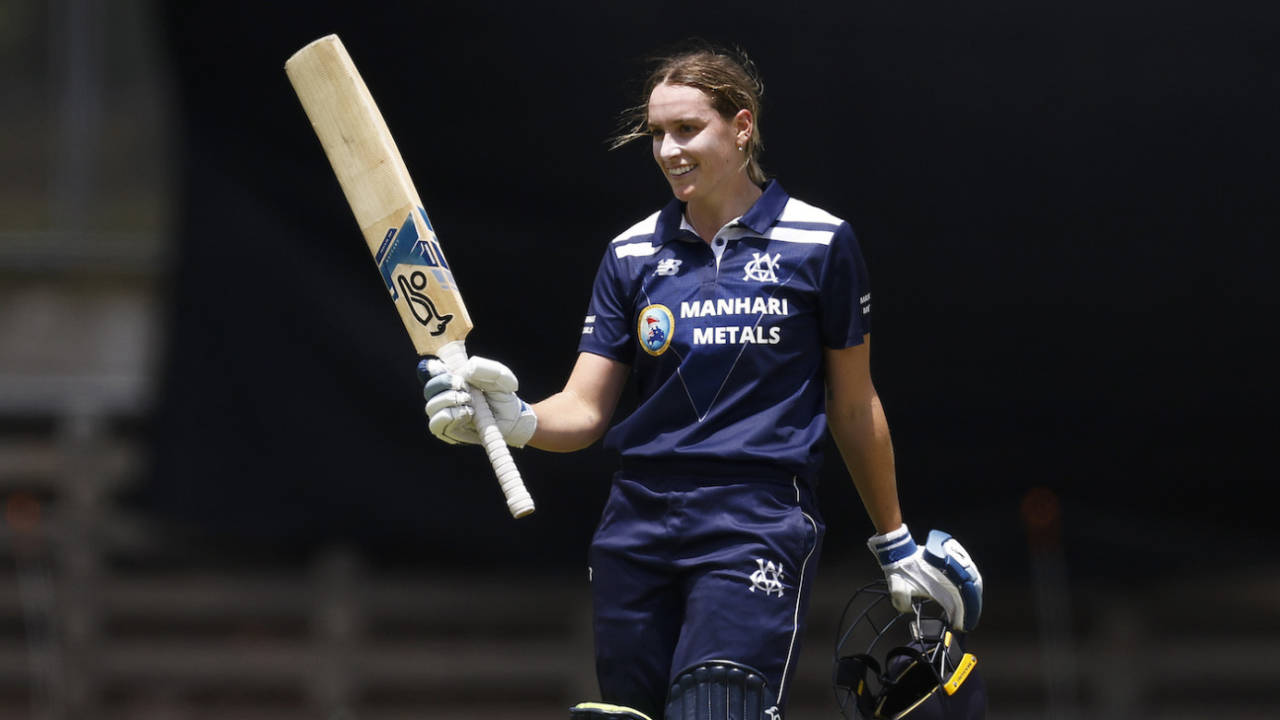 Nicole Faltum celebrates her century, Victoria vs New South Wales, WNCL, Melbourne, January 5, 2022