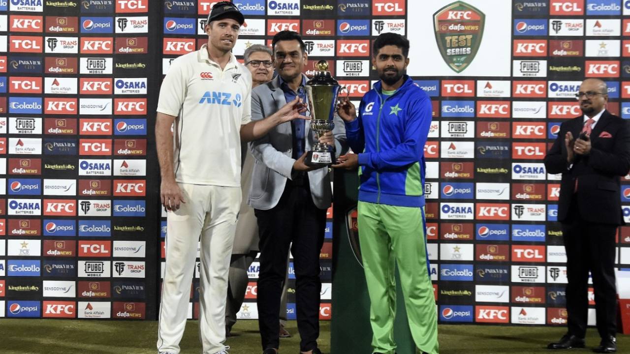 Tim Southee and Babar Azam hold the trophy aloft after a 0-0 series stalemate, Pakistan vs New Zealand, 2nd Test, Karachi, 5th day, January 6, 2022