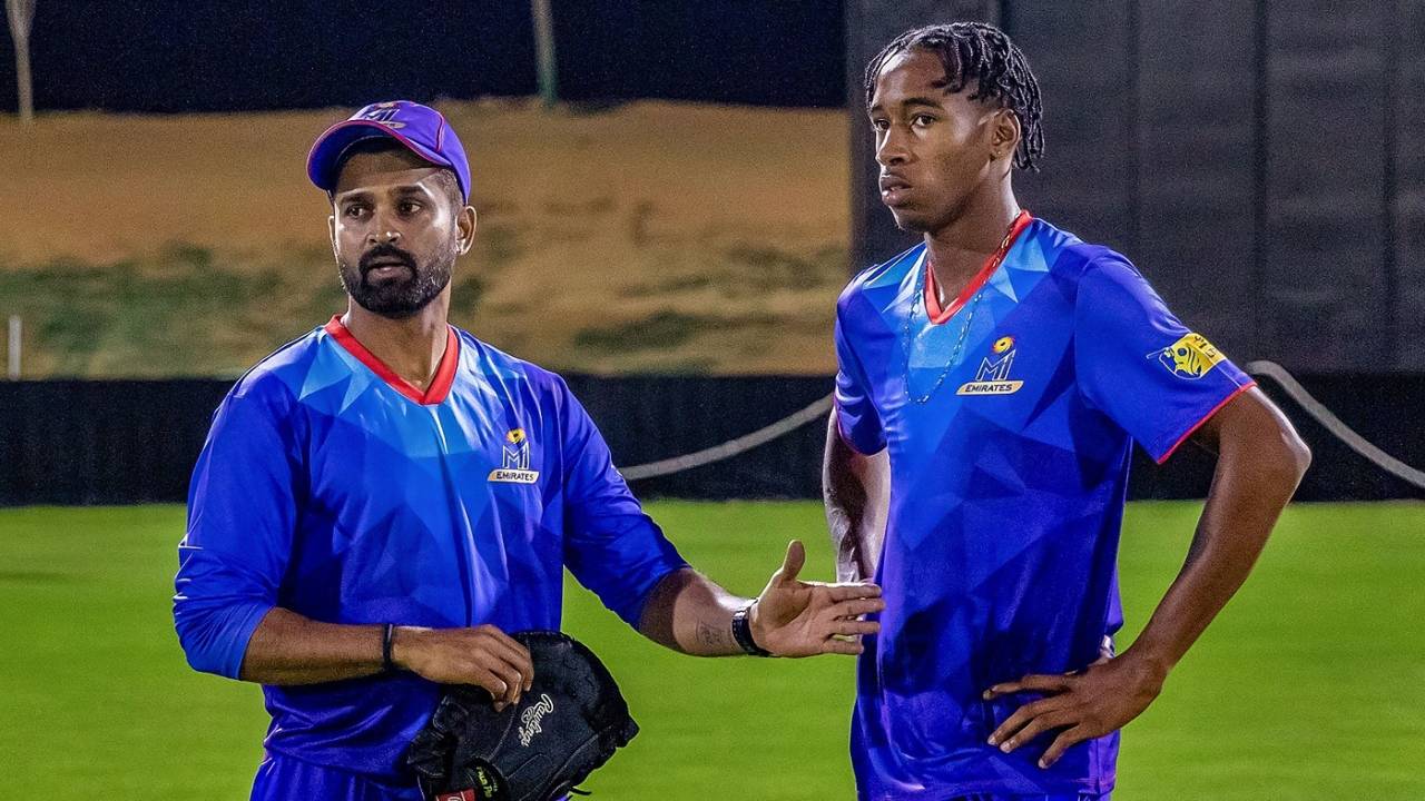 MI Emirates bowling coach R Vinay Kumar chats with McKenny Clarke