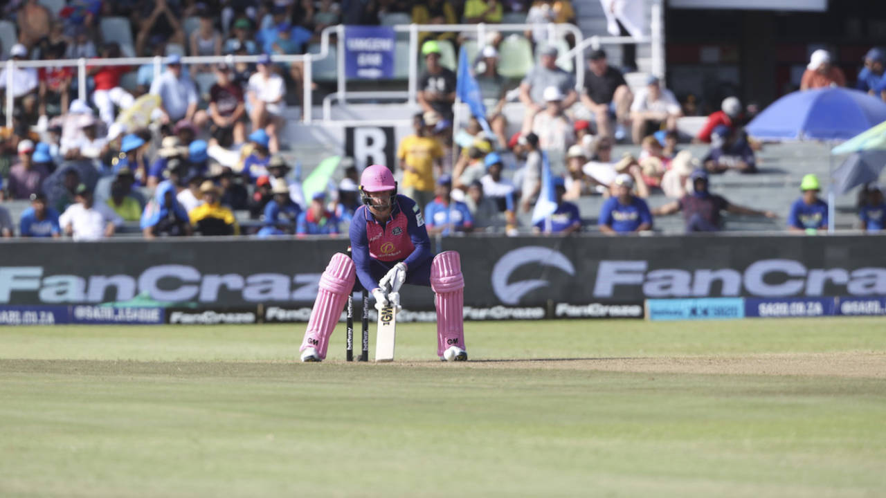 Dane Vilas takes an aerial seat for the ramp, Durban's Super Giants vs Paarl Royals, SA20, Durban, January 15, 2023