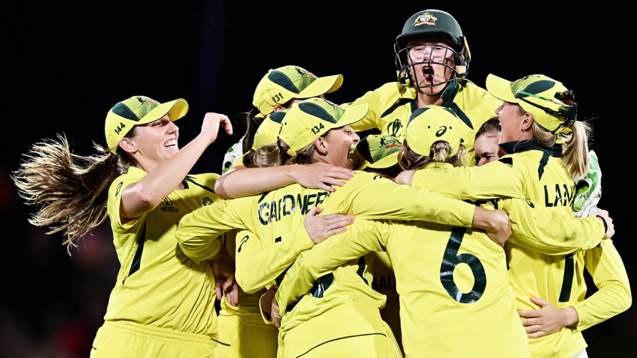 The Australian players celebrate their World Cup win, Australia vs England, Women's World Cup 2022 final, Christchurch, April 3, 2022
