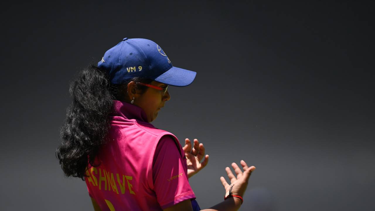 Vaishnave Mahesh spills a chance from Shweta Sehrawat, India vs UAE, Women's Under-19 World Cup, Benoni, January 16, 2023