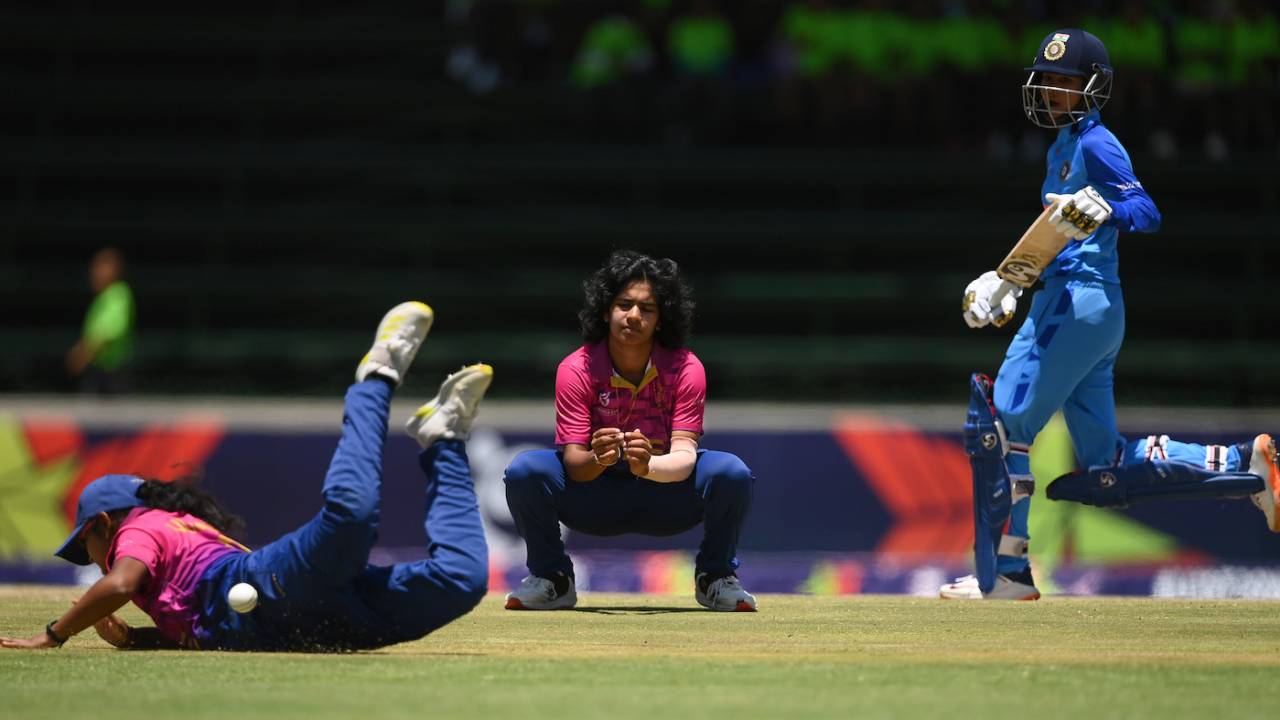 Samaira Dharnidharka reacts as Geethika Jyothis spills a chance, India vs UAE, Women's Under-19 World Cup, Benoni, January 16, 2023