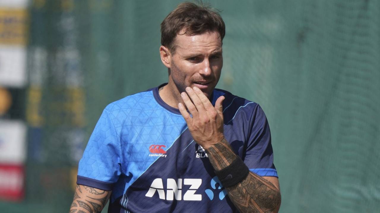 Doug Bracewell walks back to his run-up during practice, India vs New Zealand, Hyderabad, January 17, 2023