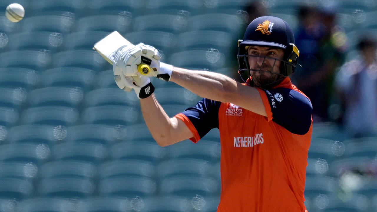 Colin Ackermann plays a shot, Netherlands vs South Africa, T20 World Cup, Adelaide, November 6, 2022
