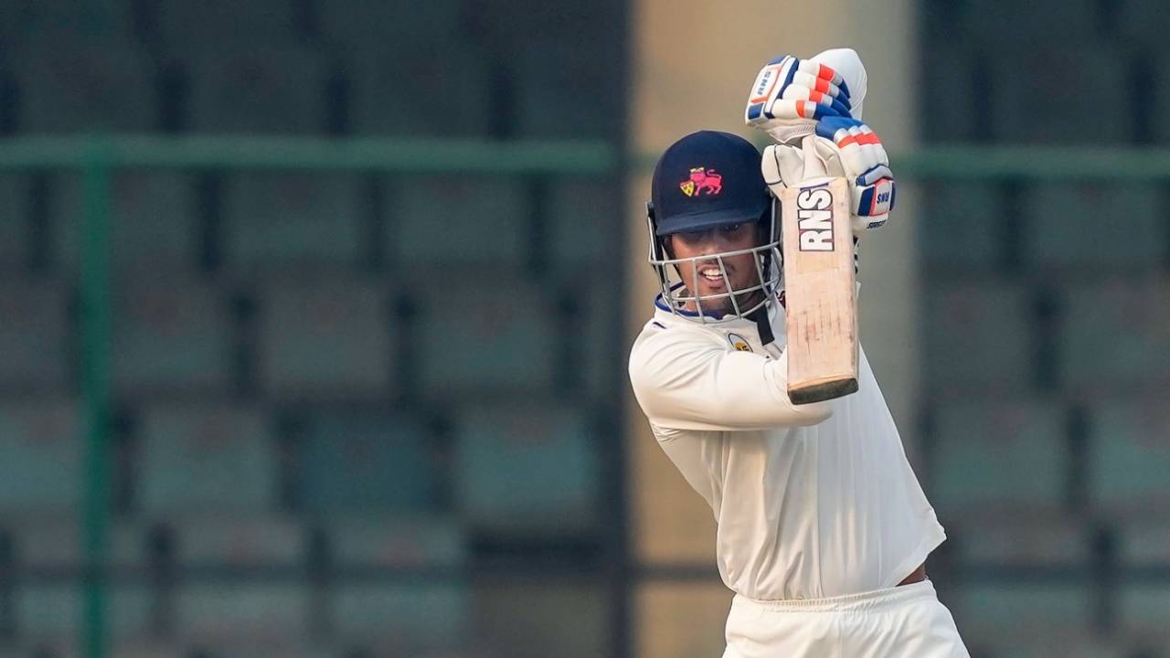Tanush Kotian drives down the ground, Delhi vs Mumbai, Delhi, 3rd day, Ranji Trophy, January 19, 2023