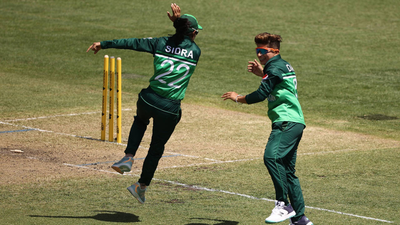 Sidra Nawaz celebrates the direct hit to remove Ash Gardner, Australia vs Pakistan, 3rd ODI, North Sydney Oval, January 21, 2023
