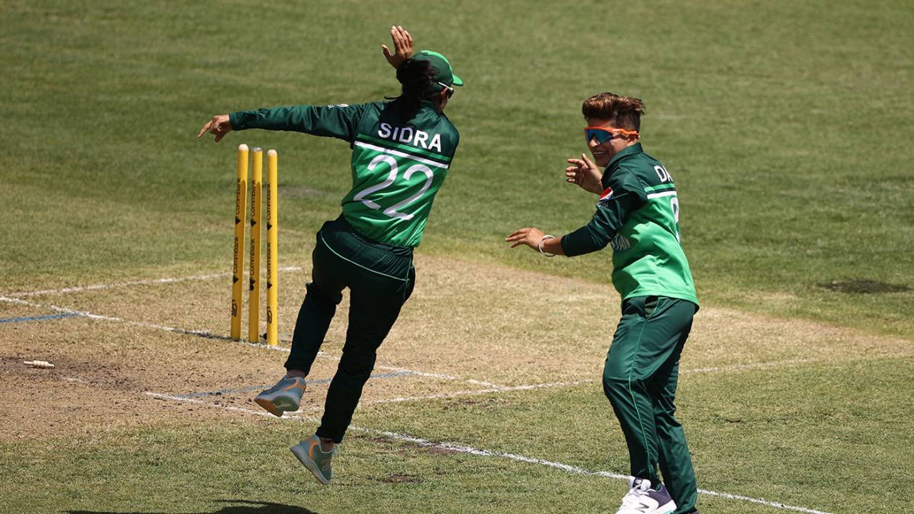 Sidra Nawaz celebrates the direct hit to remove Ash Gardner, Australia vs Pakistan, 3rd ODI, North Sydney Oval, January 21, 2023