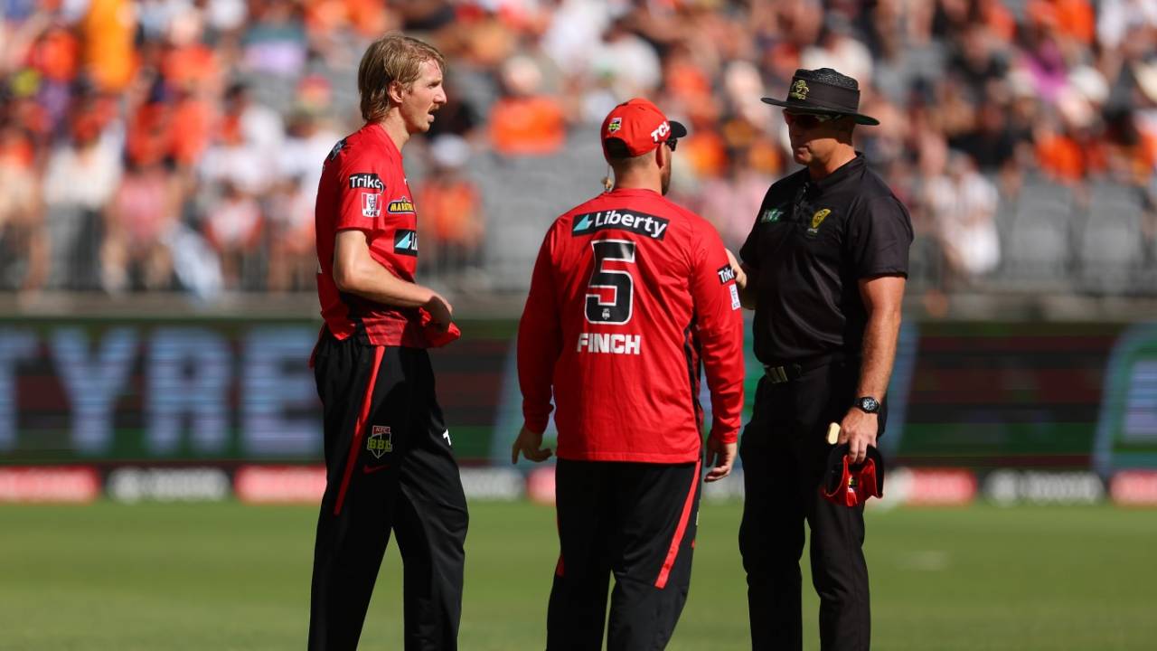 David Moody was removed from the attack after bowling two full tosses above the waist, Perth Scorchers vs Melbourne Renegades, BBL, Perth Stadium, January 22, 2023