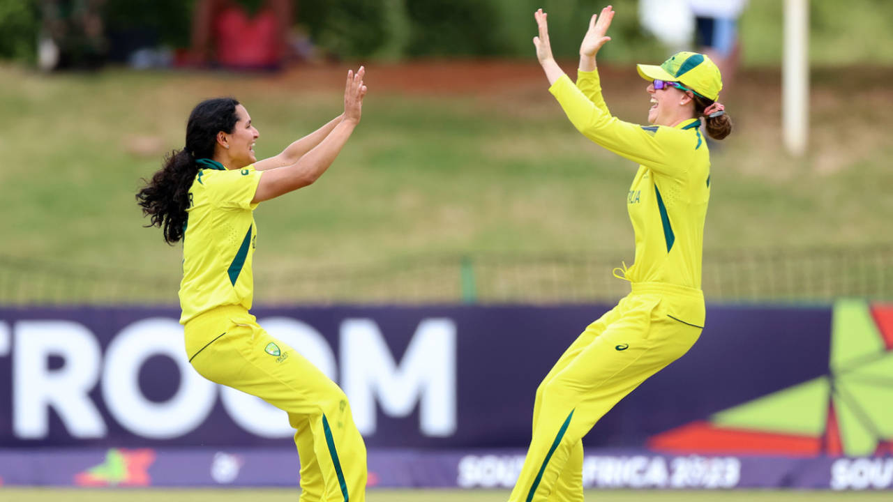 Claire Moore congratulates Sianna Ginger, Australia vs England, Under-19 Women's T20 World Cup, semi-final, Potchefstroom, January 27, 2023