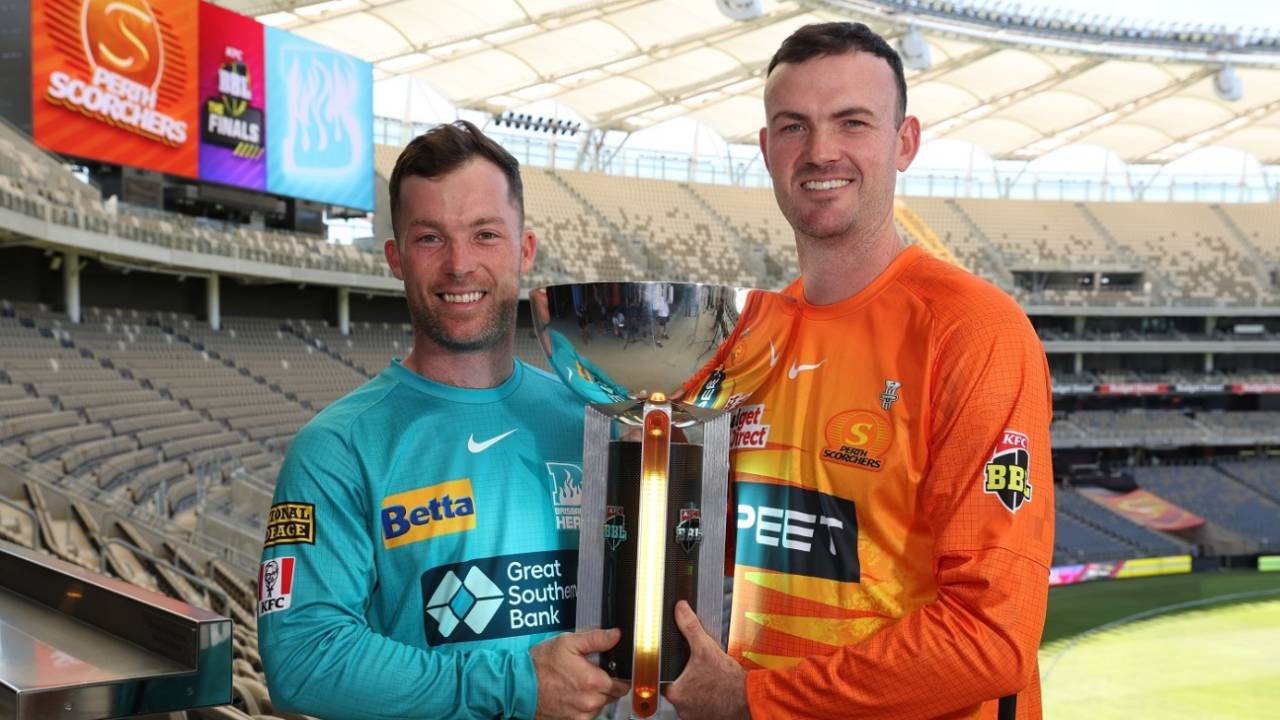 Captains Jimmy Peirson and Ashton Turner pose with the BBL trophy ahead of the final, Perth Scorchers vs Brisbane Heat, BBL 2022-23 Final, Perth, February 2, 2023