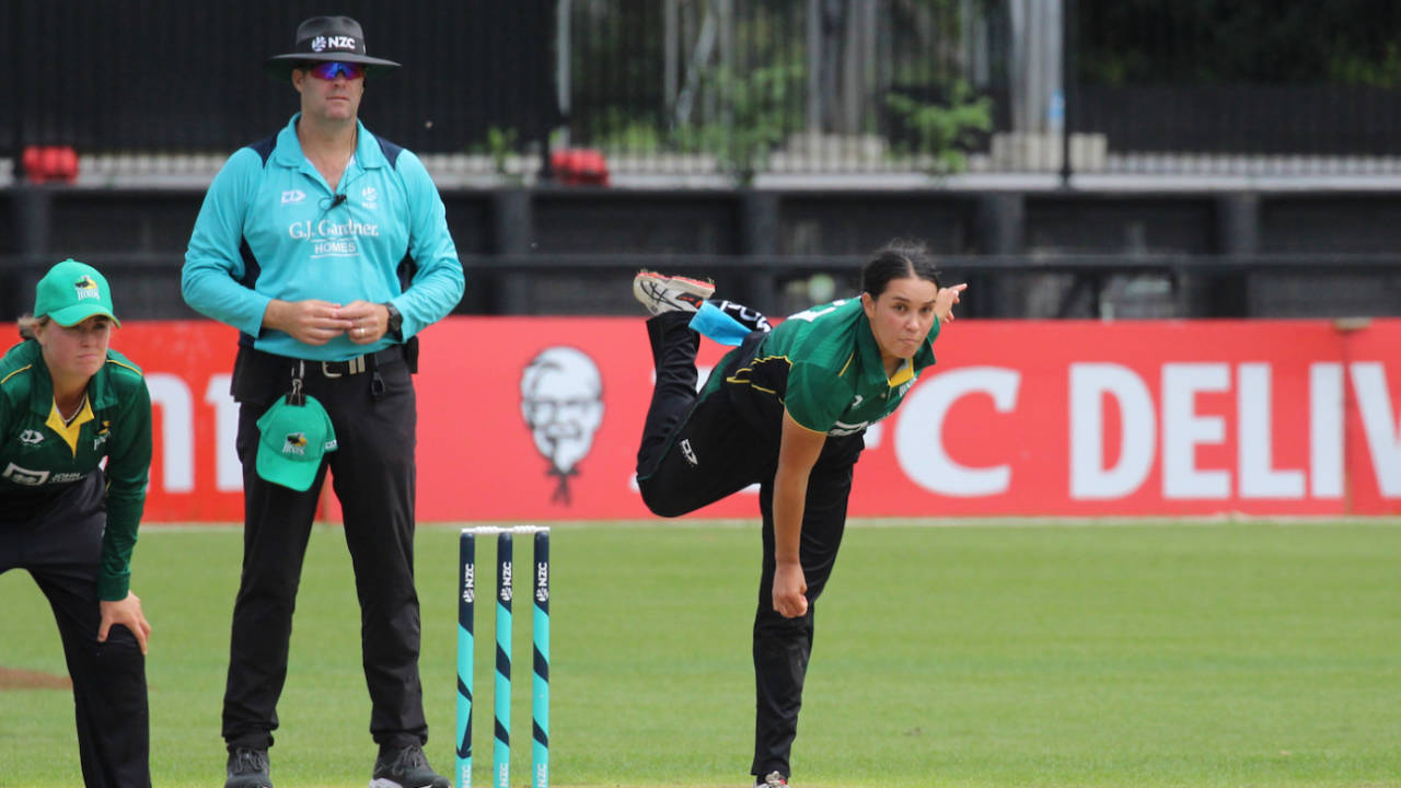 Ocean Bartlett bowls on her one-day debut for Central Districts against Northern Districts, Hamilton, February 4, 2023