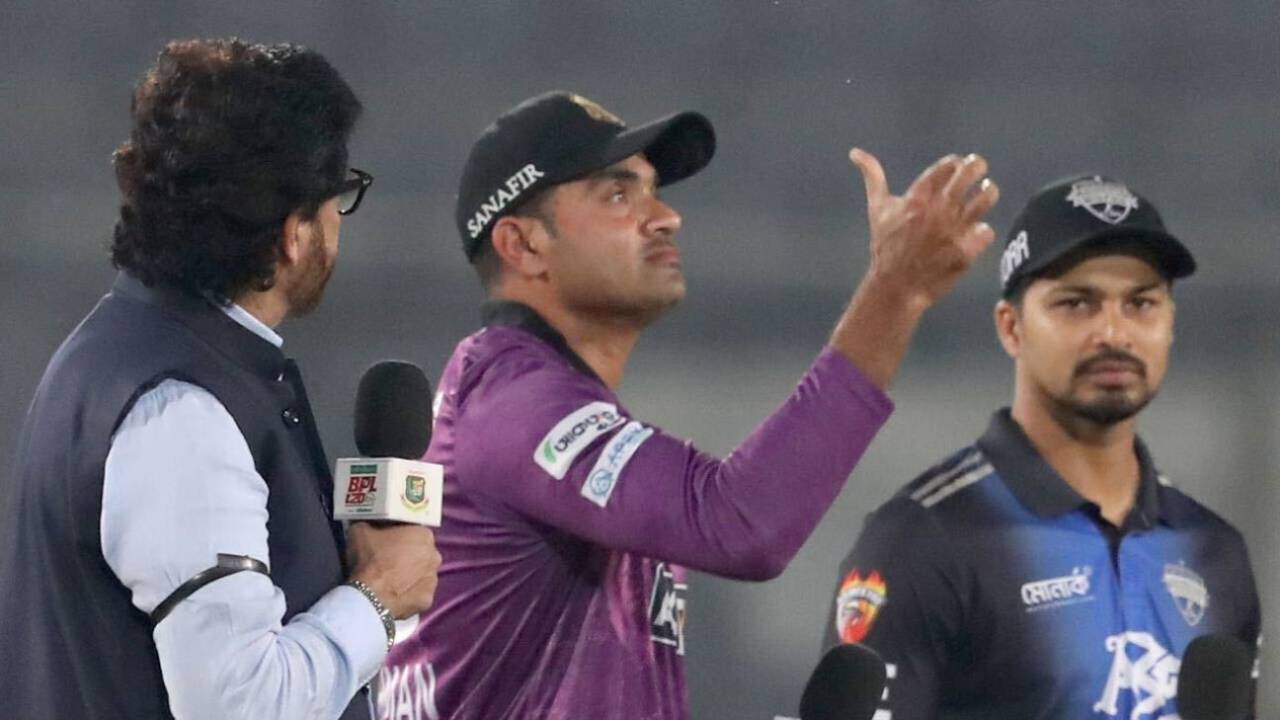 Ziaur Rahman flips the coin, Chattogram Challengers vs Rangpur Riders, BPL 2023, Dhaka, February 8, 2023