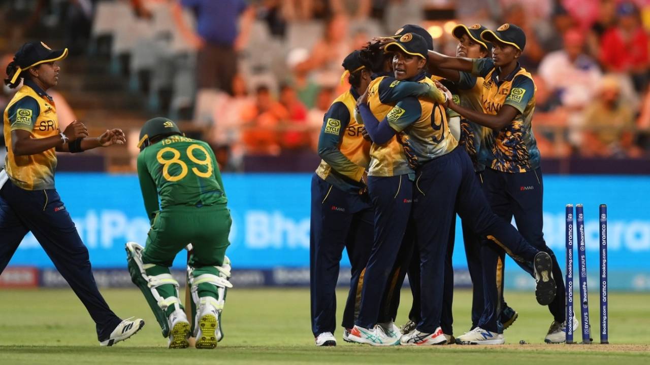 The Sri Lanka players celebrate a wicket, South Africa vs Sri Lanka, Women's T20 World Cup, Cape Town, February 10, 2023