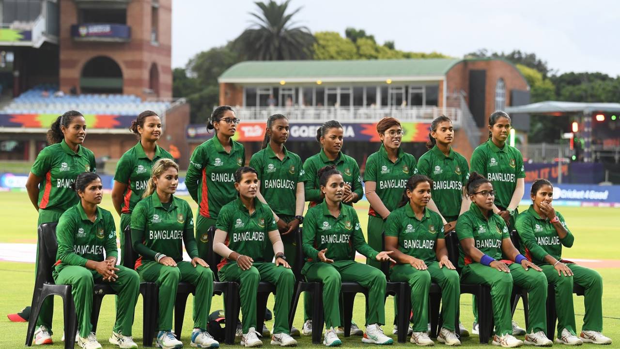 Players pose for a photo ahead of their game against Australia, Australia vs Bangladesh, Women's T20 World Cup, Gqeberha, February 14, 2023