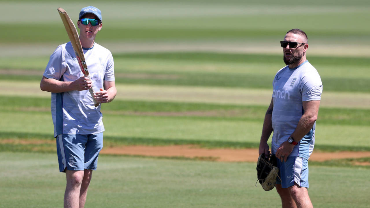 Brendon McCullum and Harry Brook at training ahead of the Test series, Mount Maunganui, February 15, 2023
