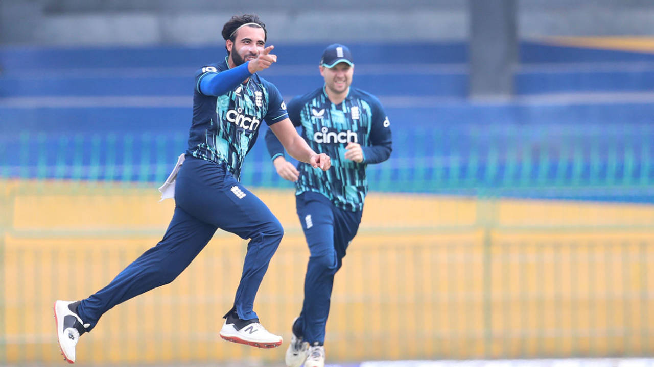 Saqib Mahmood celebrates taking a wicket on his comeback&nbsp;&nbsp;&bull;&nbsp;&nbsp;SLC