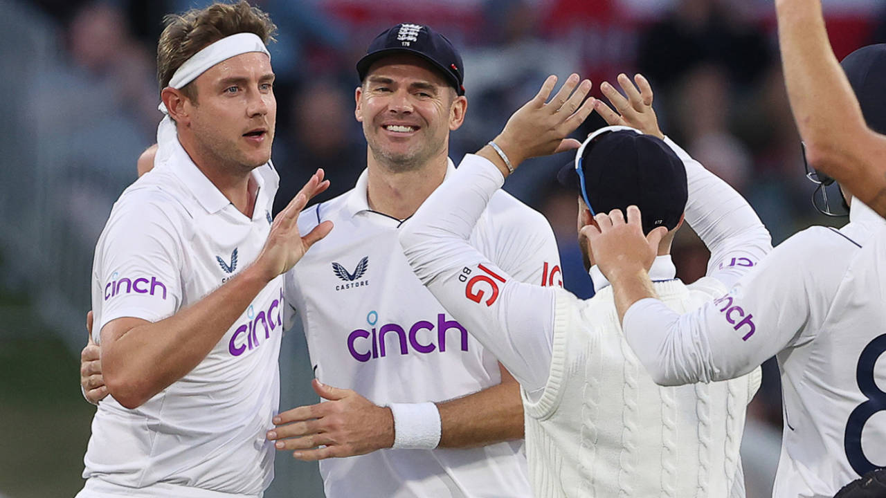 Stuart Broad claimed the record-breaking 1002nd wicket of his partnership with James Anderson, New Zealand v England, 1st Test, Mount Maunganui, 3rd day, February 18, 2023