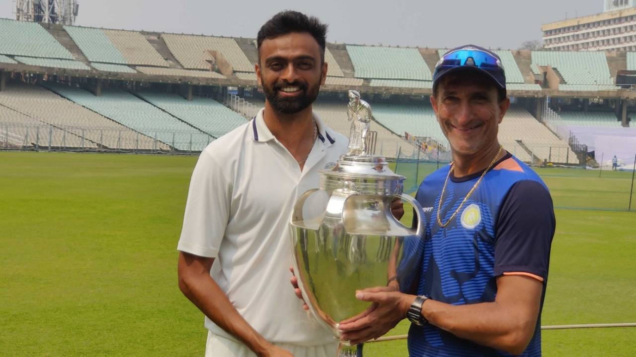 Saurashtra's proud captain and coach: Jaydev Unadkat and Niraj Odedra pose with the Ranji Trophy&nbsp;&nbsp;&bull;&nbsp;&nbsp;ESPNcricinfo Ltd