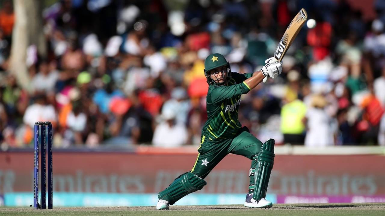 Nida Dar drives one through covers, Pakistan vs West Indies, Women's T20 World Cup, Paarl, February 19, 2023