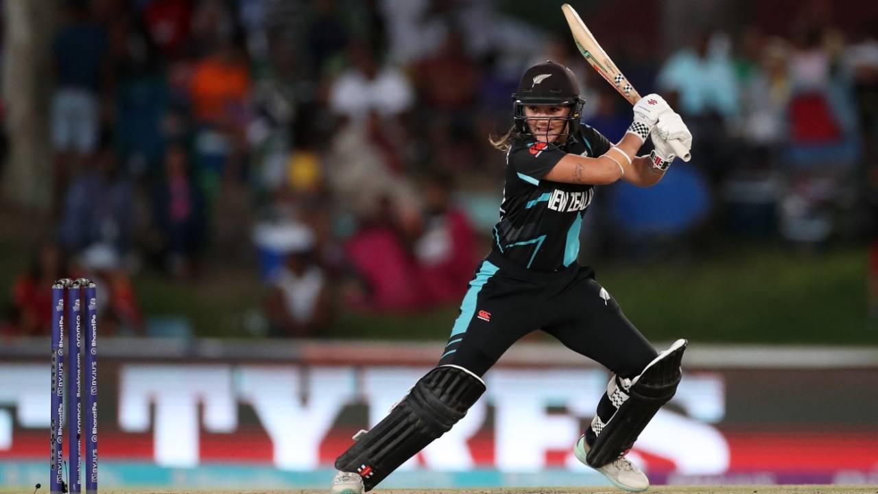 Amelia Kerr used the crease well against spin, New Zealand vs Sri Lanka, Women's T20 World Cup, Paarl, February 19, 2023