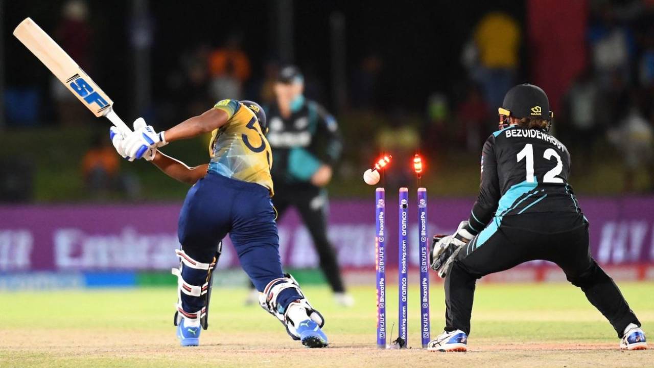 Malsha Shehani loses her stumps to Amelia Kerr, New Zealand vs Sri Lanka, Women's T20 World Cup 2023, Paarl, February 19, 2023