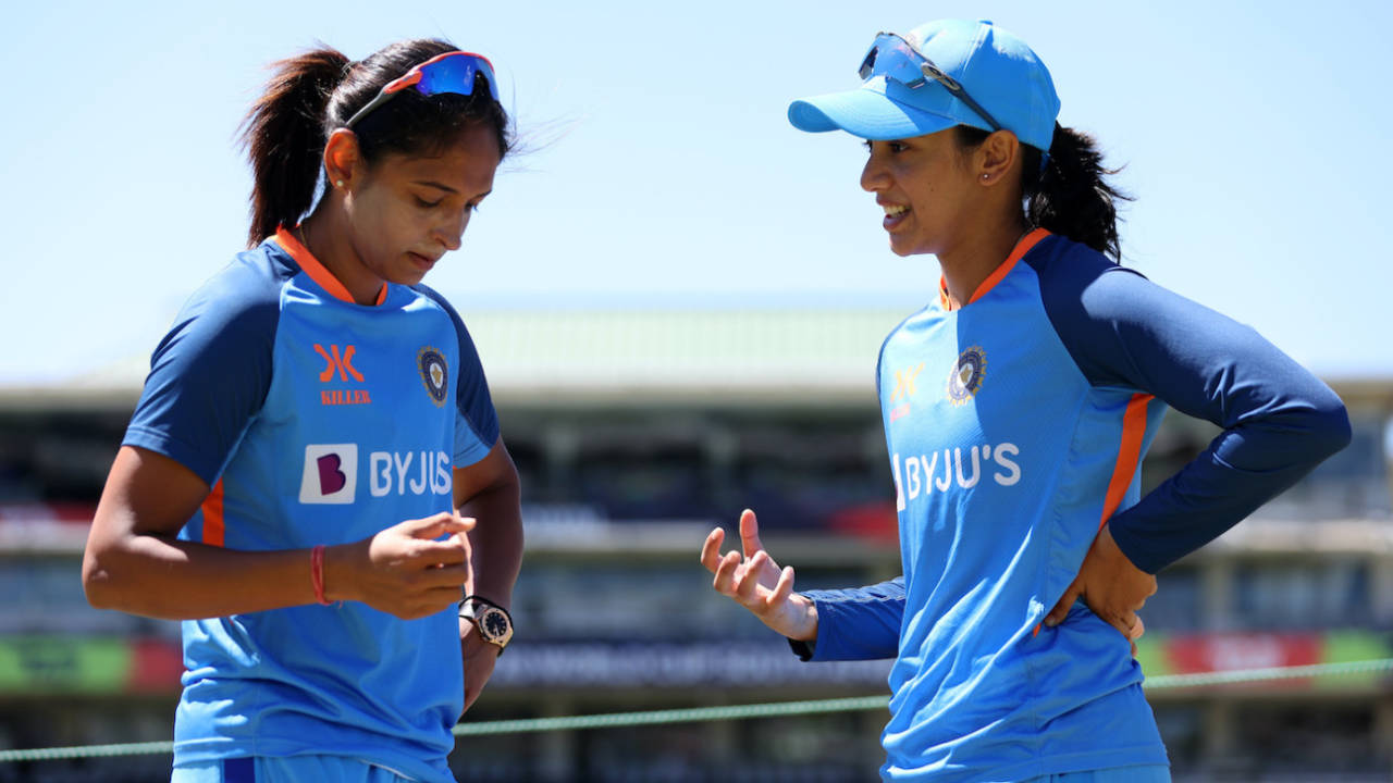 Harmanpreet Kaur and Smriti Mandhana have a chat, Australia vs India, Women's T20 World Cup, semi-final, Cape Town, February 23, 2023
