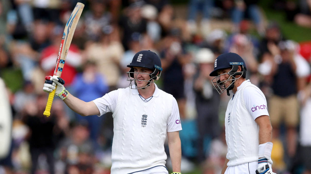 Brook raced to 184* while Root worked his way to 101*&nbsp;&nbsp;&bull;&nbsp;&nbsp;Getty Images