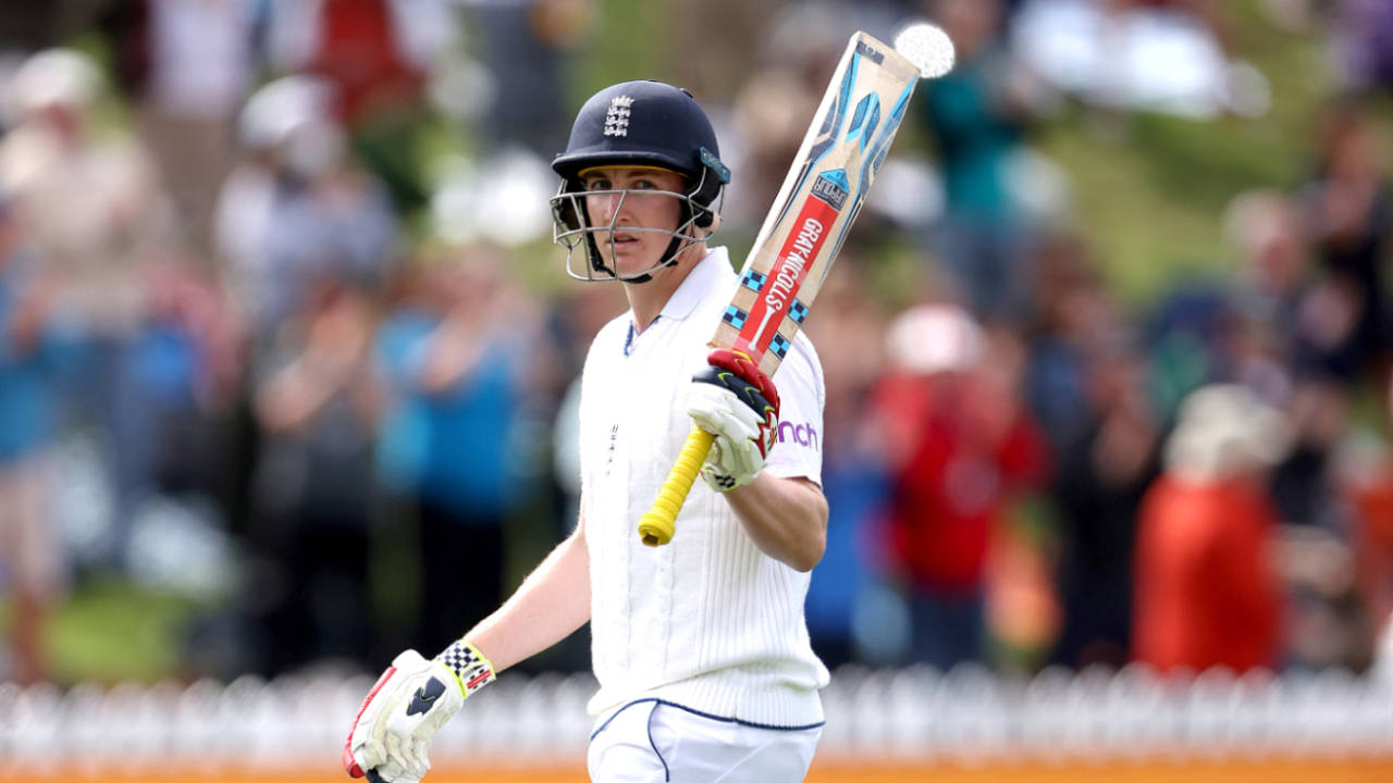 Harry Brook leaves the field after falling for 186, New Zealand vs England, 2nd Test, 2nd day, Wellington, February 25, 2023