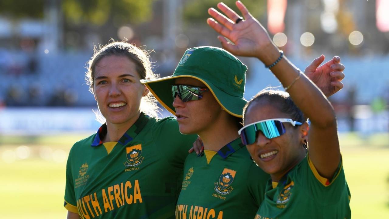 Tazmin Brits, Marizanne Kapp and Shabnim Ismail thank the fans after the match, South Africa vs England, Women's T20 World Cup semi-final, Cape Town, February 25, 2023