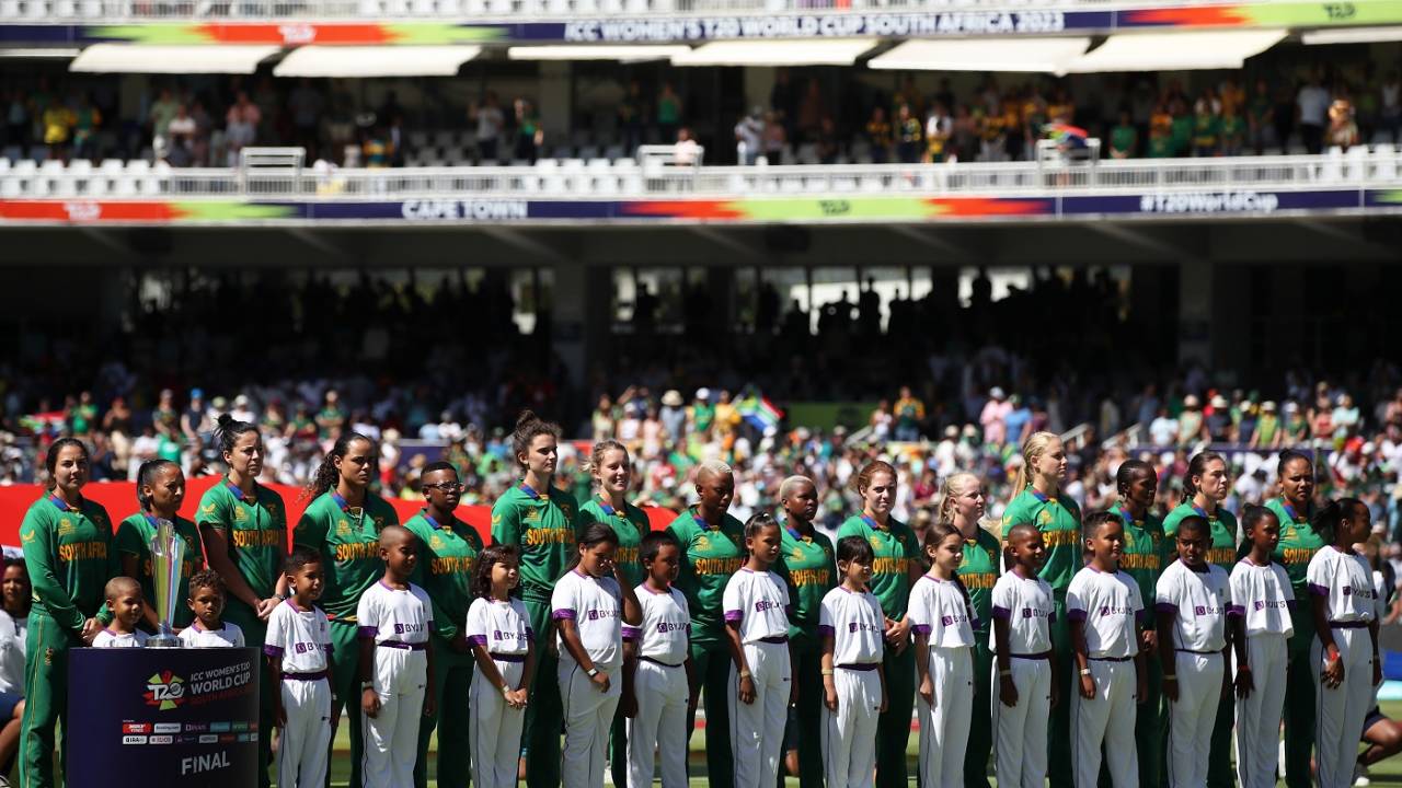 Players line up for the national anthem, South Africa vs Australia, Women's T20 World Cup, Final, Cape Town, February 26, 2023