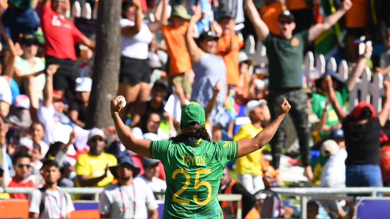 Chloe Tryon celebrates with the crowd after taking a low-catch to remove Meg Lanning, South Africa vs Australia, Women's T20 World Cup, Final, Cape Town, February 26, 2023