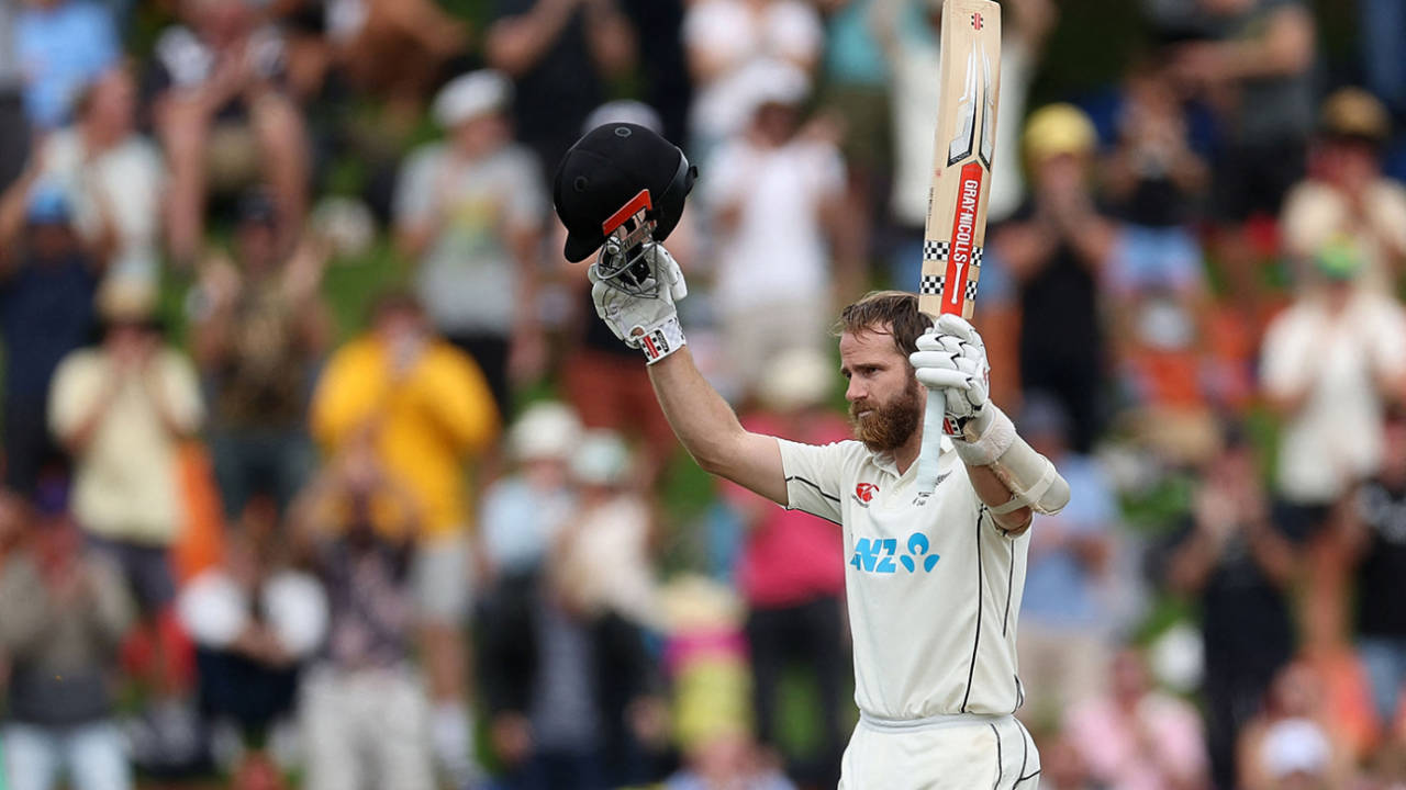 Kane Williamson acknowledges the applause for his century&nbsp;&nbsp;&bull;&nbsp;&nbsp;AFP/Getty Images