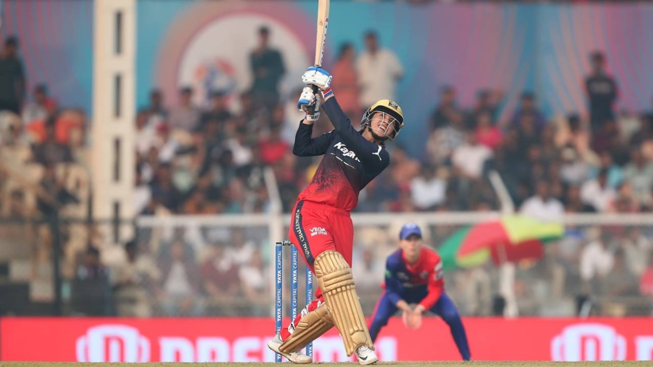 Smriti Mandhana launches one down the ground, Royal Challengers Bangalore vs Delhi Capitals, Women's Premier League 2023, Brabourne Stadium, Mumbai, March 5, 2023