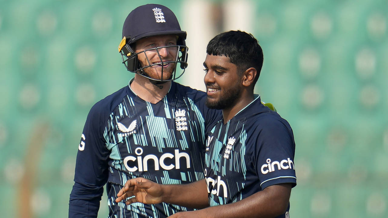 Rehan Ahmed celebrates his maiden ODI wicket with Jos Buttler, Bangladesh vs England, 3rd ODI, Chattogram, March 6, 2023