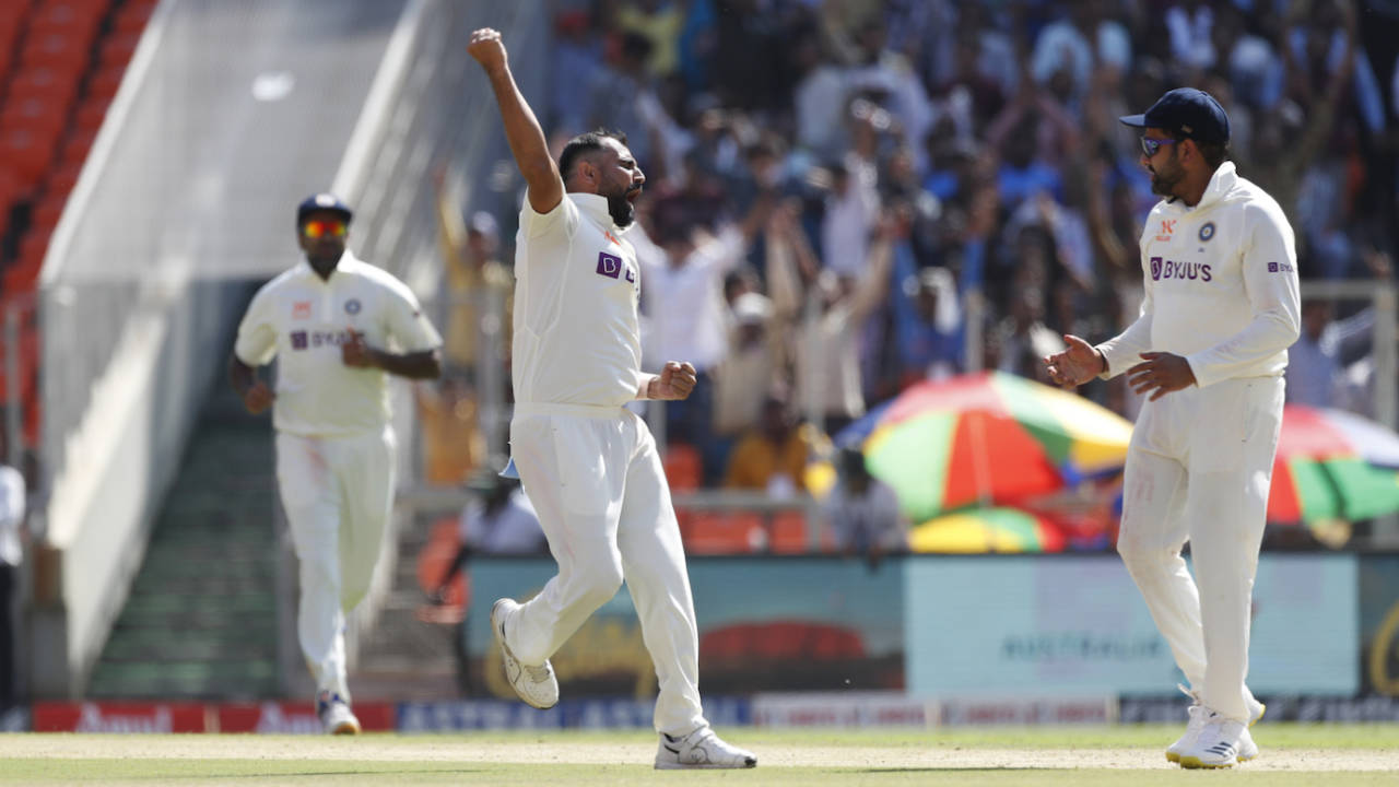 Mohammed Shami takes off in celebration as Rohit Sharma watches, India vs Australia, 4th Test, Ahmedabad, 1st day, March 9, 2023