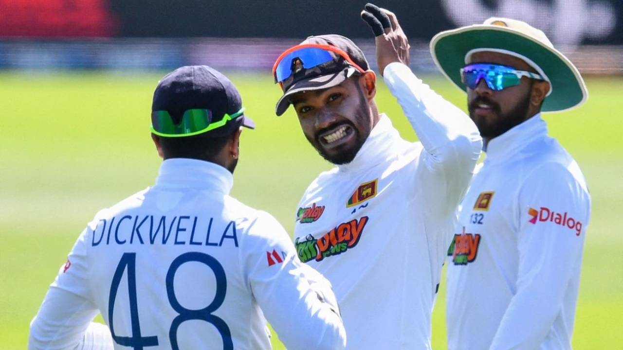 Dhananjaya de Silva emotes as Kusal Mendis watches, New Zealand vs Sri Lanka, 1st Test, Christchurch, 2nd day, March 10, 2023