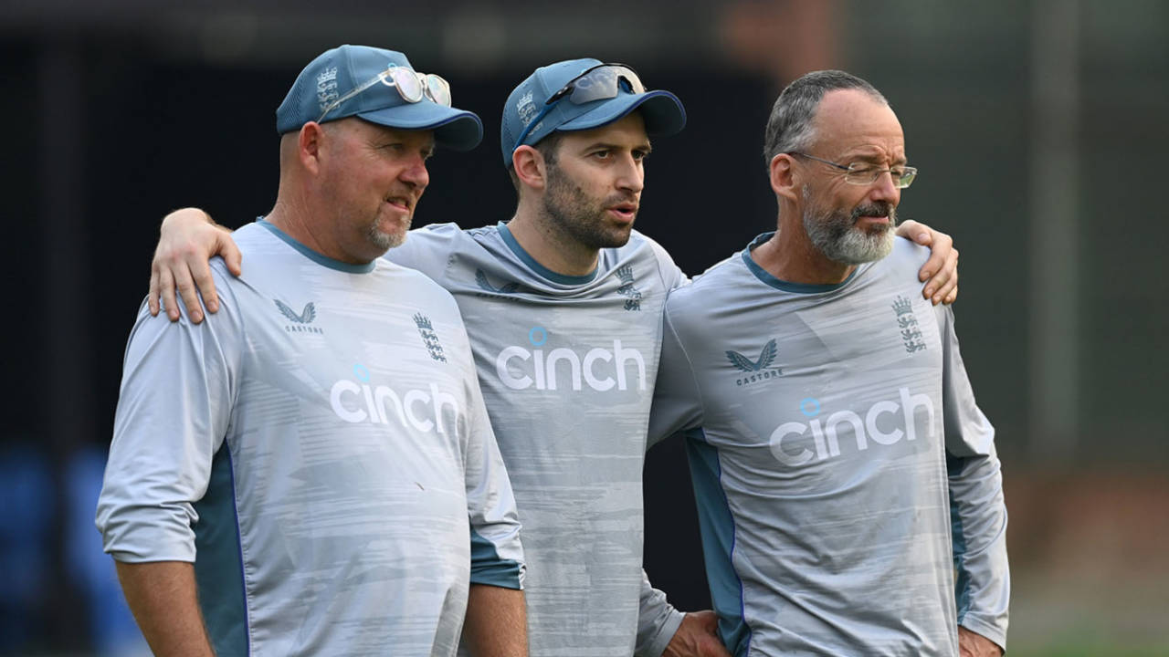 David Saker (left) will be linking up with Mark Wood (centre) during the Ashes&nbsp;&nbsp;&bull;&nbsp;&nbsp;AFP/Getty Images
