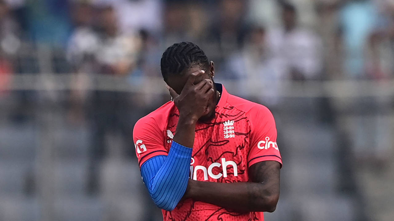 Jofra Archer winces as Rehan Ahmed drops a catch at point, Bangladesh vs England, 3rd T20I, Dhaka, March 14, 2023
