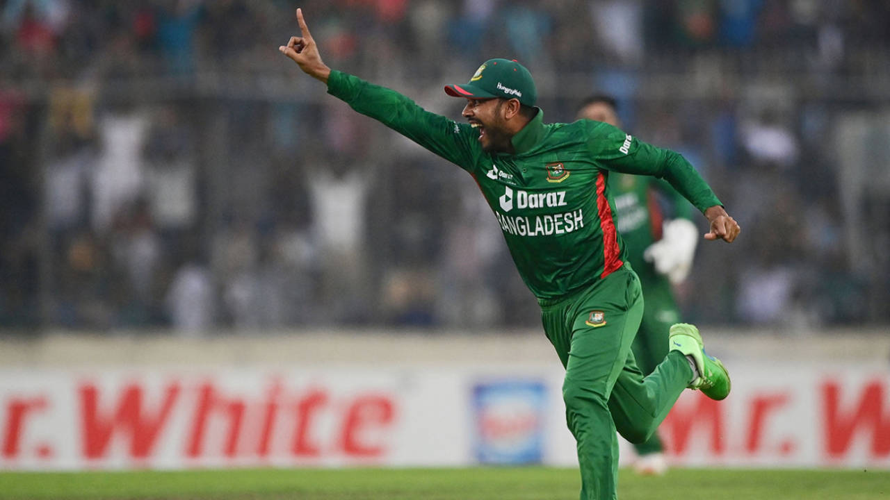 Mehidy Hasan Miraz celebrates his direct hit to run out Jos Buttler, Bangladesh vs England, 3rd T20I, Dhaka, March 14, 2023