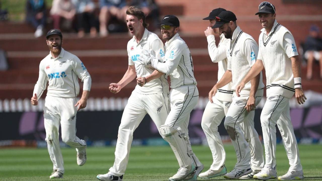 Blair Tickner celebrates with his team-mates, New Zealand vs Sri Lanka, 2nd Test, 4th day, Wellington, March 20, 2023