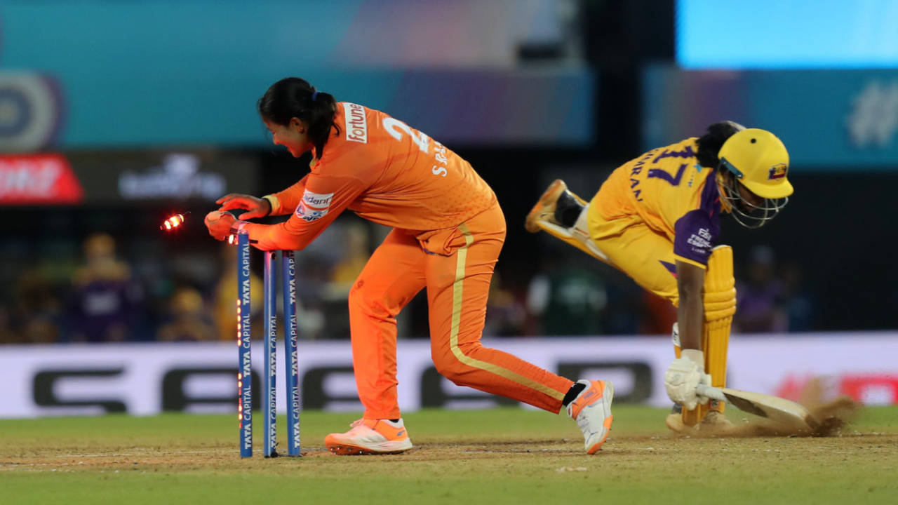 Sneh Rana catches Simran Shaikh short in the dramatic last over, Gujarat Giants vs UP Warriorz, WPL 2023, Mumbai, March 20, 2023