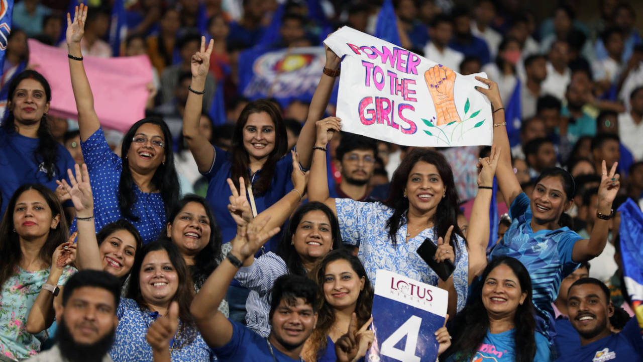 Fans get into the action at DY Patil Stadium, Mumbai Indians vs Delhi Capitals, WPL 2023, Navi Mumbai, March 20, 2023