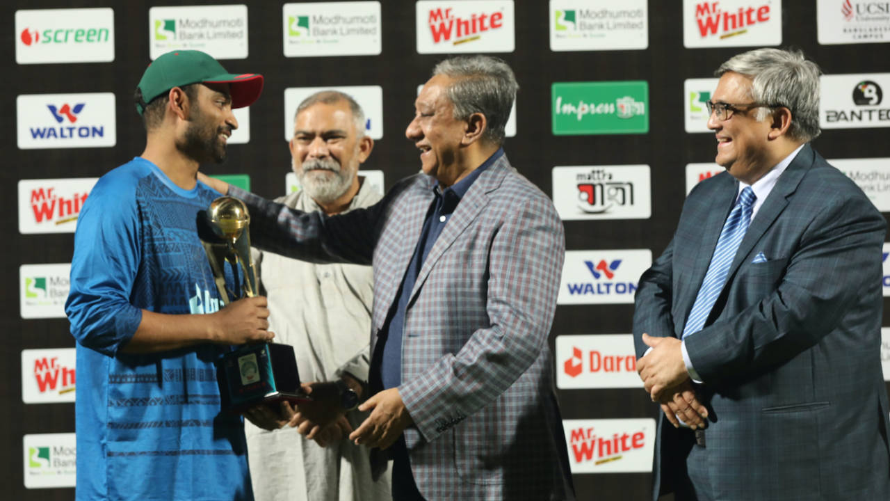 Tamim Iqbal receives the trophy after winning the series from BCB President, Nazmul Hassan, Bangladesh vs Ireland, 3rd ODI, Sylhet, March 23, 2023