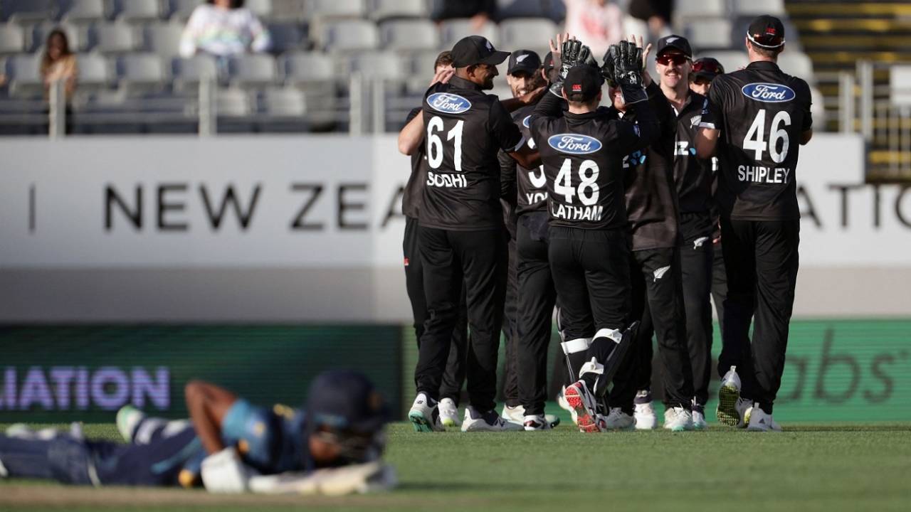 New Zealand celebrate after Nuwanidu Fernando is run-out, New Zealand vs Sri Lanka, 1st ODI, Auckland, March 25, 2023