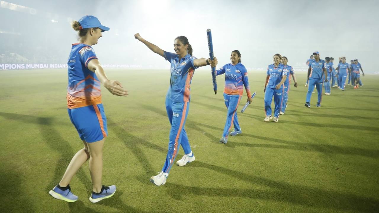 Charlotte Edwards, Harmanpreet Kaur and Co are all smiles after the win, Delhi Capitals vs Mumbai Indians, final, Brabourne, Women's Premier League, March 26, 2023