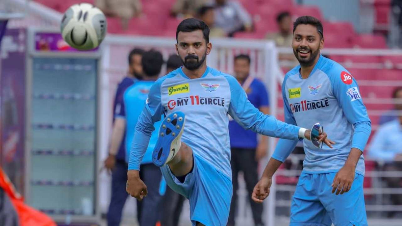 KL Rahul and Avesh Khan warm up, Lucknow, March 31, 2023