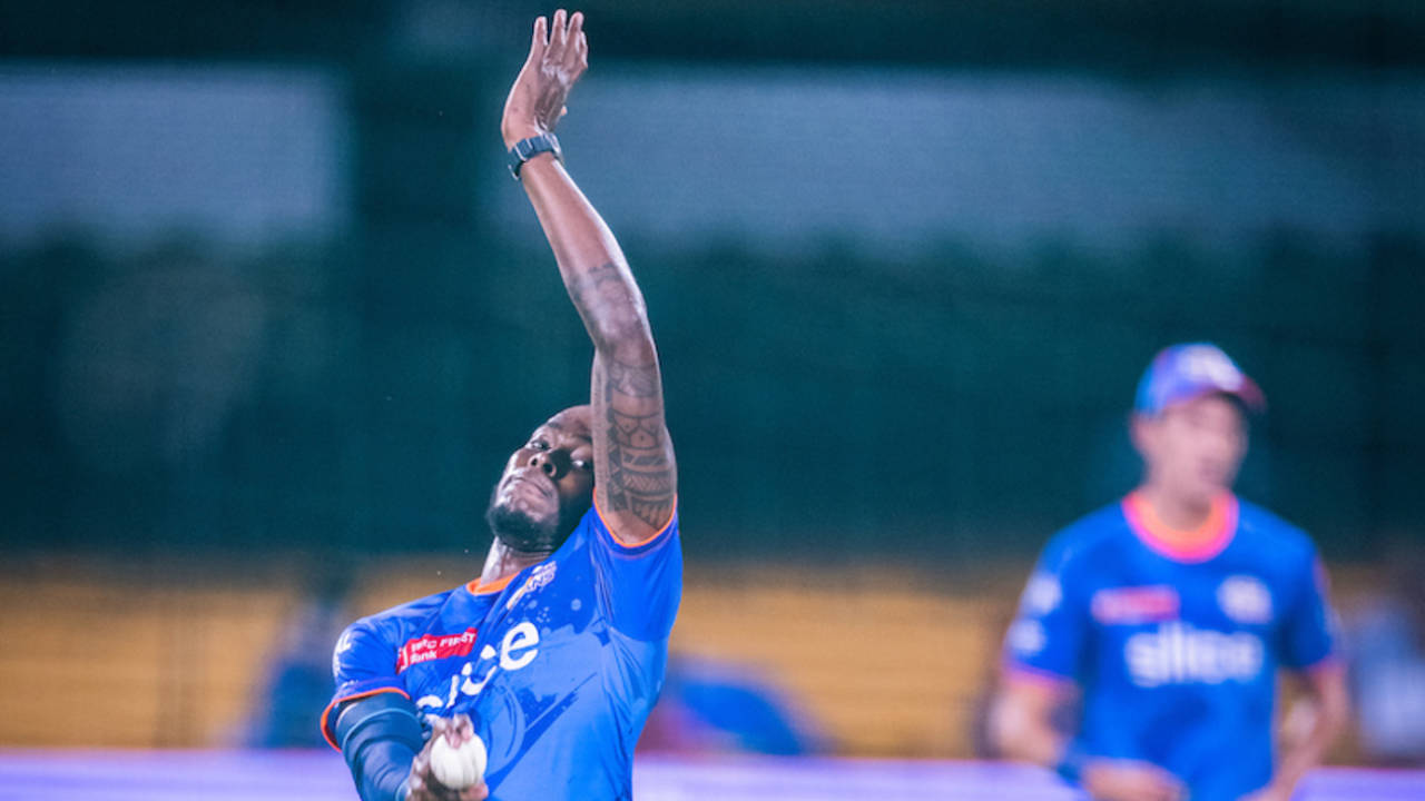 Jofra Archer bowls in the nets ahead of Mumbai Indians' first game, IPL 2023, Bengaluru, March 31, 2023